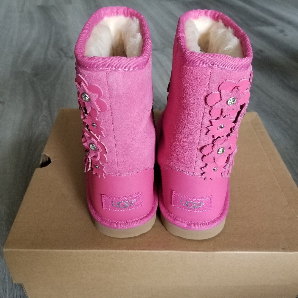 UGG Kids Short II Petal Leather Boots. - Picture 4 of 7